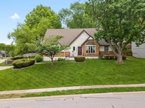 7331 Monrovia St, Shawnee, KS 66216
