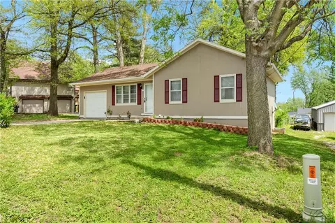 509 Sycamore Dr, Richmond, MO 64085