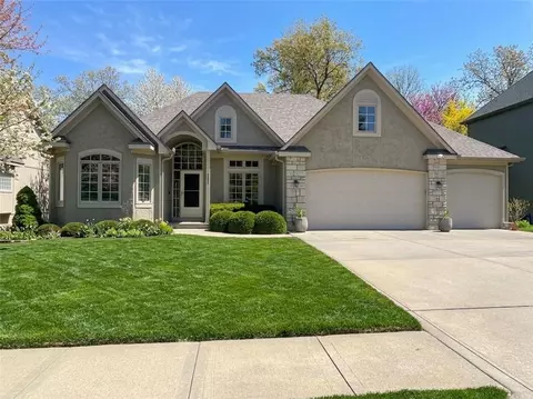 7823 N Cosby Ave, Kansas City, MO 64151