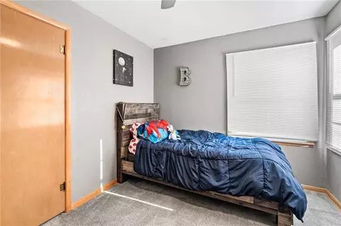 Bedroom - 302 E Richardson St, Gallatin, MO 64640 photo 4 of 5