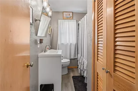 Bath - 302 E Richardson St, Gallatin, MO 64640 photo 1 of 5