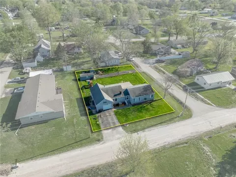 View/Area - 302 E Richardson St, Gallatin, MO 64640 photo 4 of 6