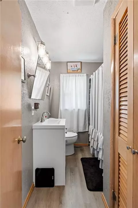 Bath - 302 E Richardson St, Gallatin, MO 64640 photo 3 of 5