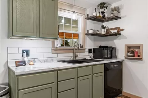 Kitchen - 302 E Richardson St, Gallatin, MO 64640 photo 3 of 4