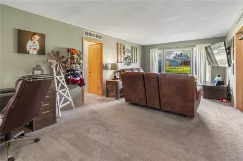 Living - 302 E Richardson St, Gallatin, MO 64640 photo 3 of 3