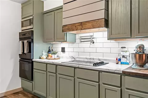 Kitchen - 302 E Richardson St, Gallatin, MO 64640 photo 2 of 4