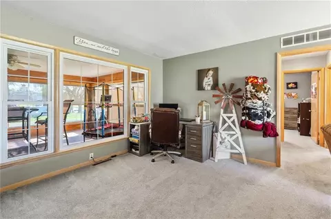 Entry Way - 302 E Richardson St, Gallatin, MO 64640 photo 2 of 4