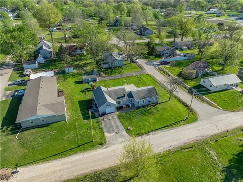 View/Area - 302 E Richardson St, Gallatin, MO 64640 photo 1 of 6