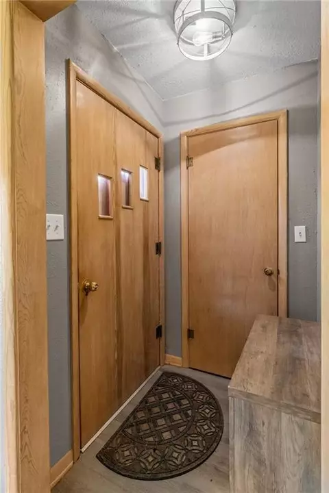 Entry Way - 302 E Richardson St, Gallatin, MO 64640 photo 1 of 4