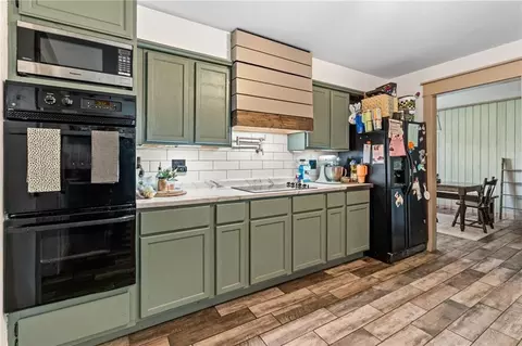 Kitchen - 302 E Richardson St, Gallatin, MO 64640 photo 4 of 4