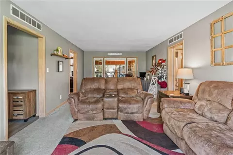 Living - 302 E Richardson St, Gallatin, MO 64640 photo 2 of 3