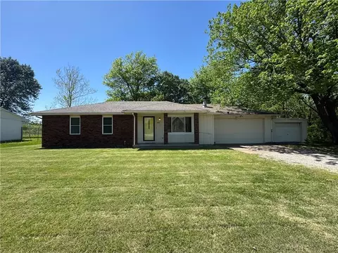 808 S Hugh St, Frontenac, KS 66763