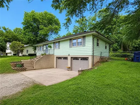 409 N 169 Hwy, Smithville, MO 64089