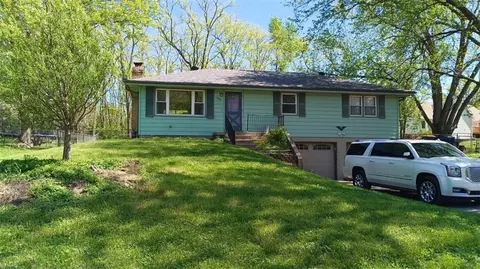 409 N 169 Hwy, Smithville, MO 64089