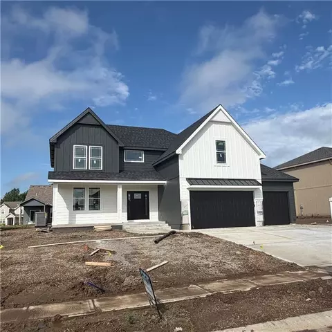 2340 Foxtail Dr, Kearney, MO 64060