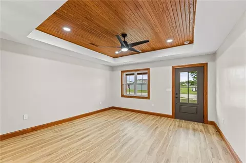 Living - 504 Mcguire Dr, Iola, KS 66749 photo 1 of 5
