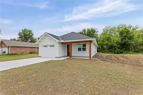 Exterior - 504 Mcguire Dr, Iola, KS 66749 photo 2 of 6