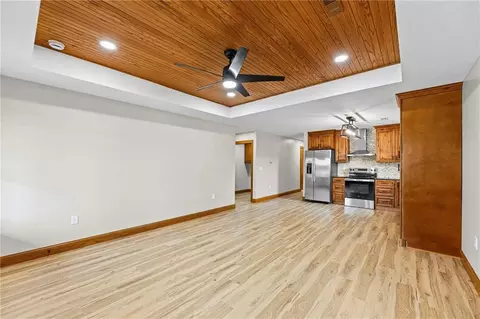 Living - 504 Mcguire Dr, Iola, KS 66749 photo 3 of 5