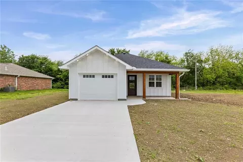 504 Mcguire Dr, Iola, KS 66749