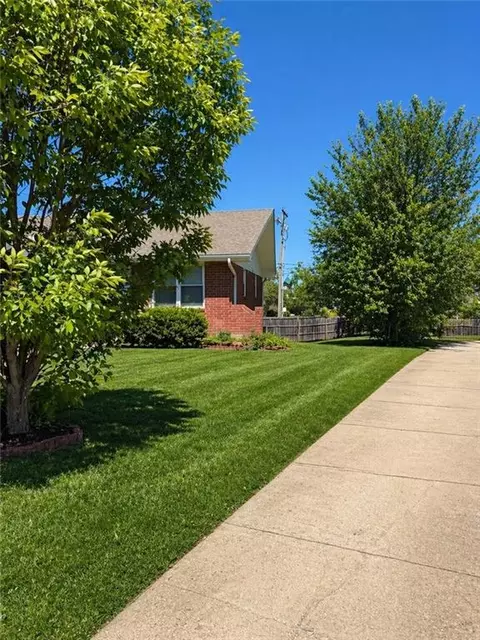 904 SE 3rd Ter, Lees Summit, MO 64063 photo 4