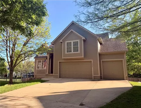 16655 W 155th Ter, Olathe, KS 66062
