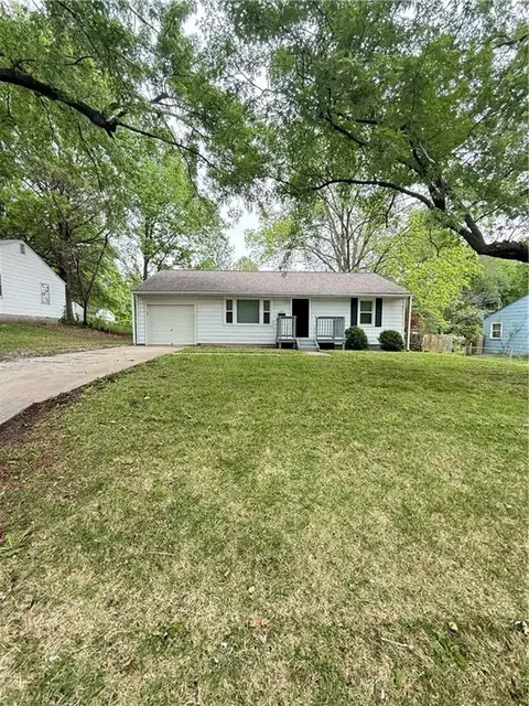 1000 NE 66th Ter, Gladstone, MO 64118