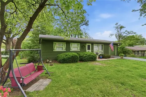 7812 Ash St, Prairie Village, KS 66208