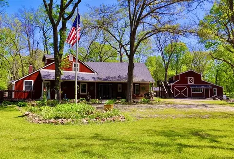 842 Kendall Rd, Peculiar, MO 64078