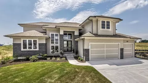 7924 Noble St, Shawnee, KS 66220