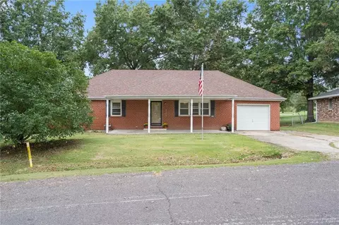 108 Maple St, Sweet Springs, MO 65351