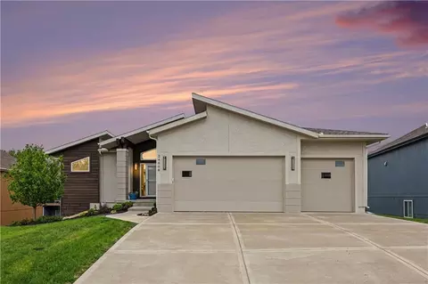 24808 W 88th Ter, Lenexa, KS 66227