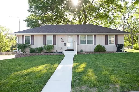 3830 S Breckenridge Dr, Independence, MO 64055