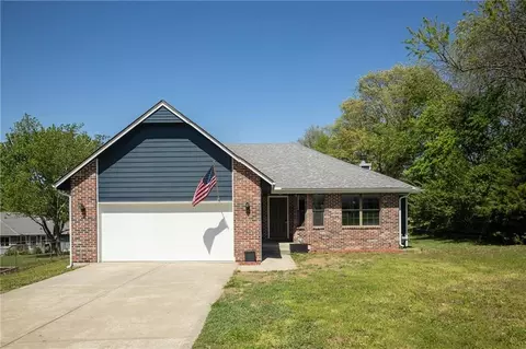 505 Mallory Ct, Warrensburg, MO 64093