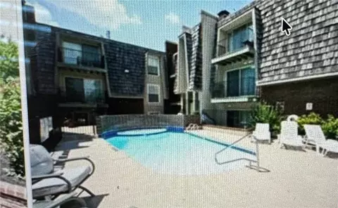3602 Gillham Rd #4, Kansas City, MO 64111