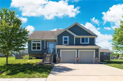 817 W Rader St, Lone Jack, MO 64086