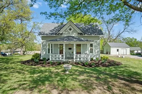 9101 Holmes Rd, Kansas City, MO 64131