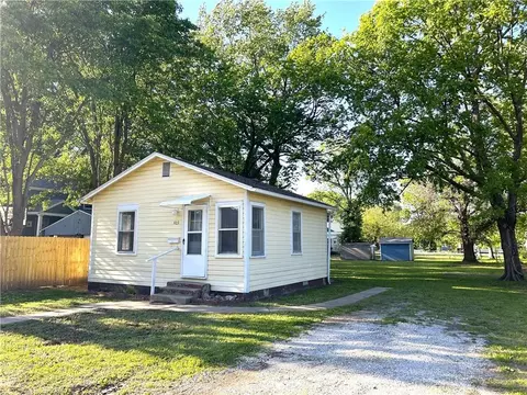 403 E Ashland St, Nevada, MO 64772