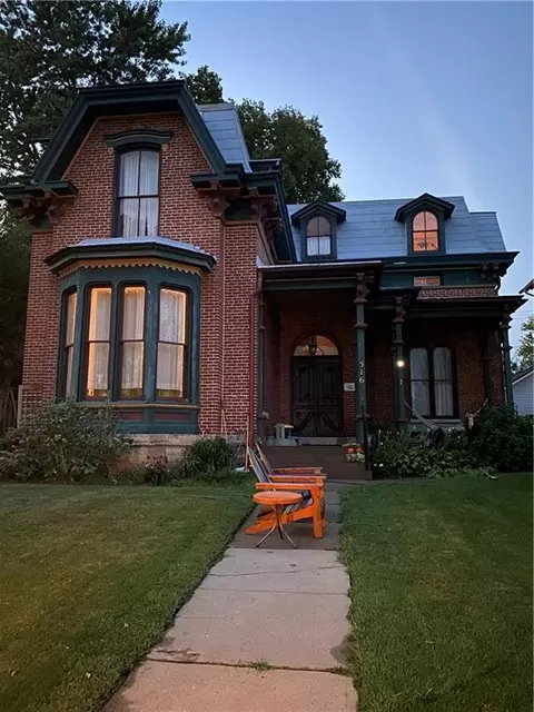 516 Osage St, Leavenworth, KS 66048