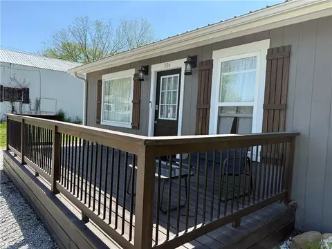 306 Park St, Gallatin, MO 64640