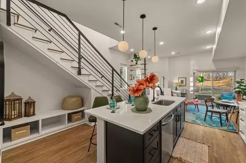 1225 E 29th St, Kansas City, MO 64109