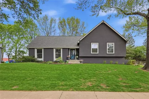 2601 W 121st St, Leawood, KS 66209