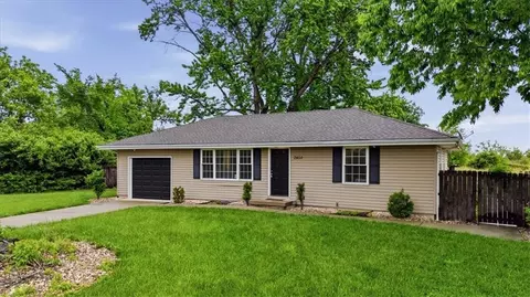 Exterior - 2450 Lowenstein Dr, Lees Summit, MO 64081 photo 3 of 9