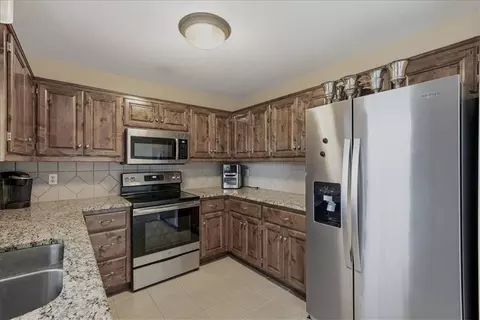 Kitchen - 2450 Lowenstein Dr, Lees Summit, MO 64081 photo 3 of 3