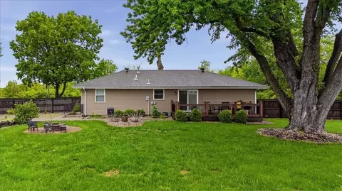 Exterior - 2450 Lowenstein Dr, Lees Summit, MO 64081 photo 7 of 9