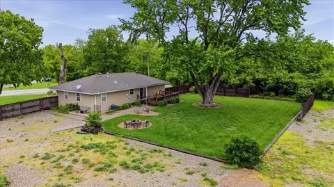 Exterior - 2450 Lowenstein Dr, Lees Summit, MO 64081 photo 8 of 9