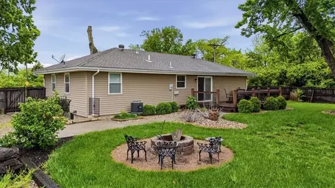 Exterior - 2450 Lowenstein Dr, Lees Summit, MO 64081 photo 6 of 9
