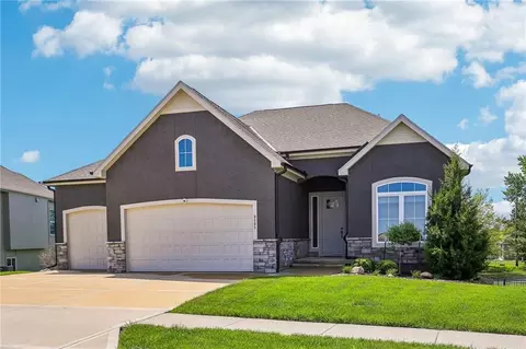 3121 SW Merriam Dr, Lees Summit, MO 64081