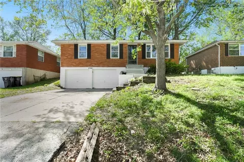 8746 N Troost Ave, Kansas City, MO 64155