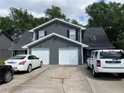 411-413 Spring Ave, Liberty, MO 64068