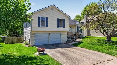 17 NW 102nd Ter, Kansas City, MO 64155